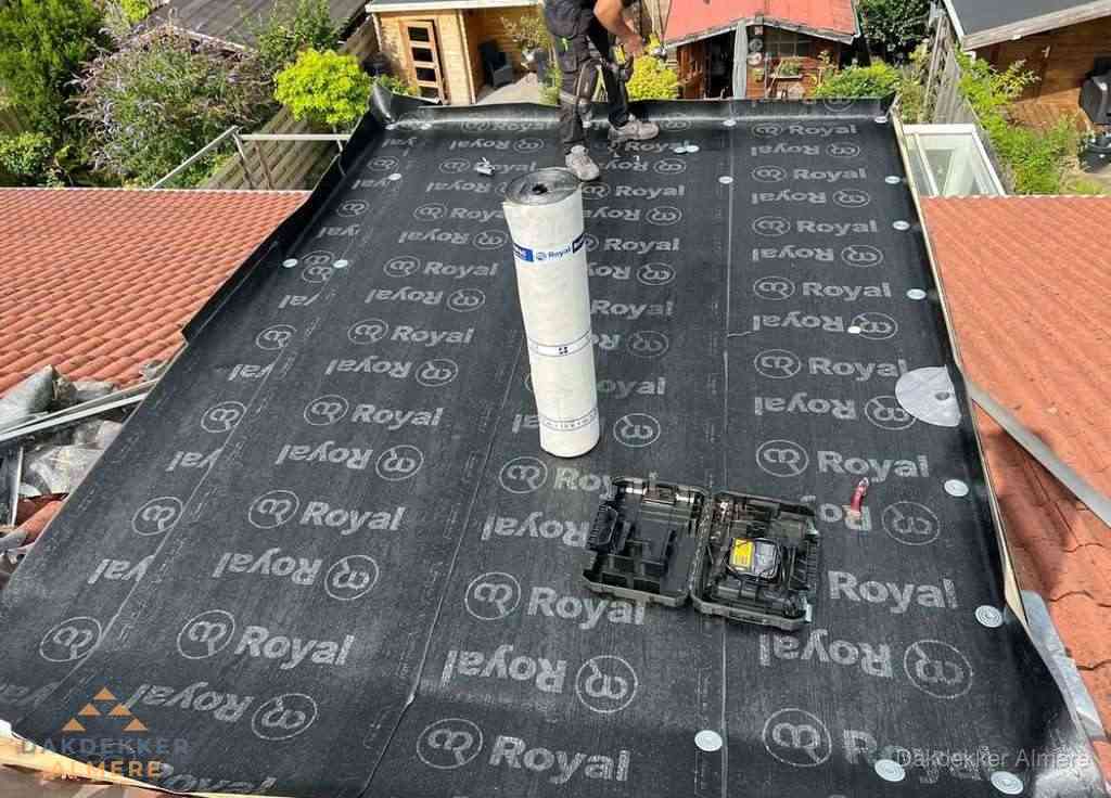 Dakrenovatie met Royal onderdak op plat dak in Almere