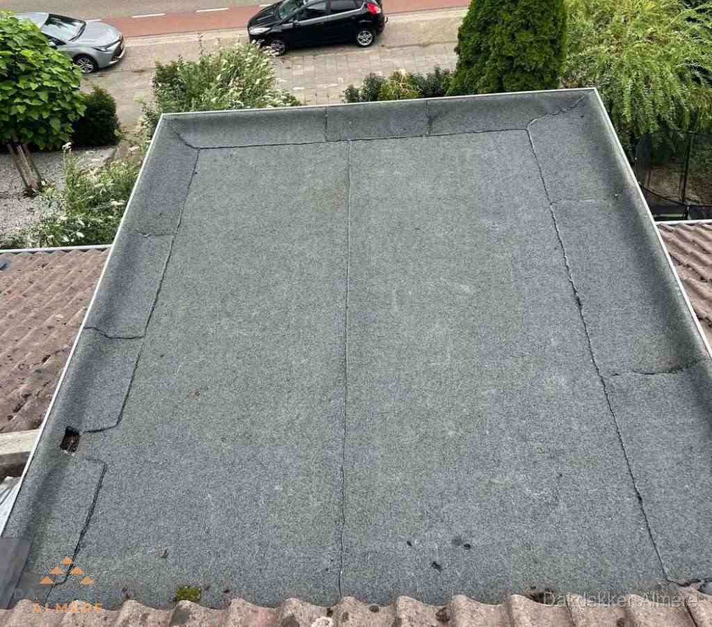 Dakbedekking schuur met bitumen in Almere