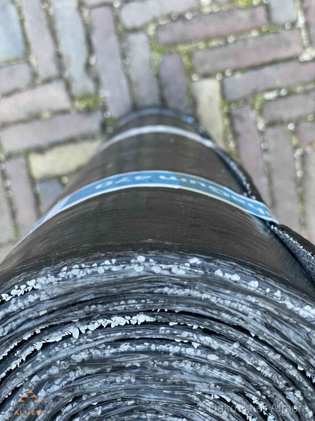 Rol bitumen dakleer met leislag voor plat dak in Almere