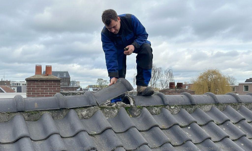 Dakdekker inschakelen stormschade Almere: dit moet je doen!